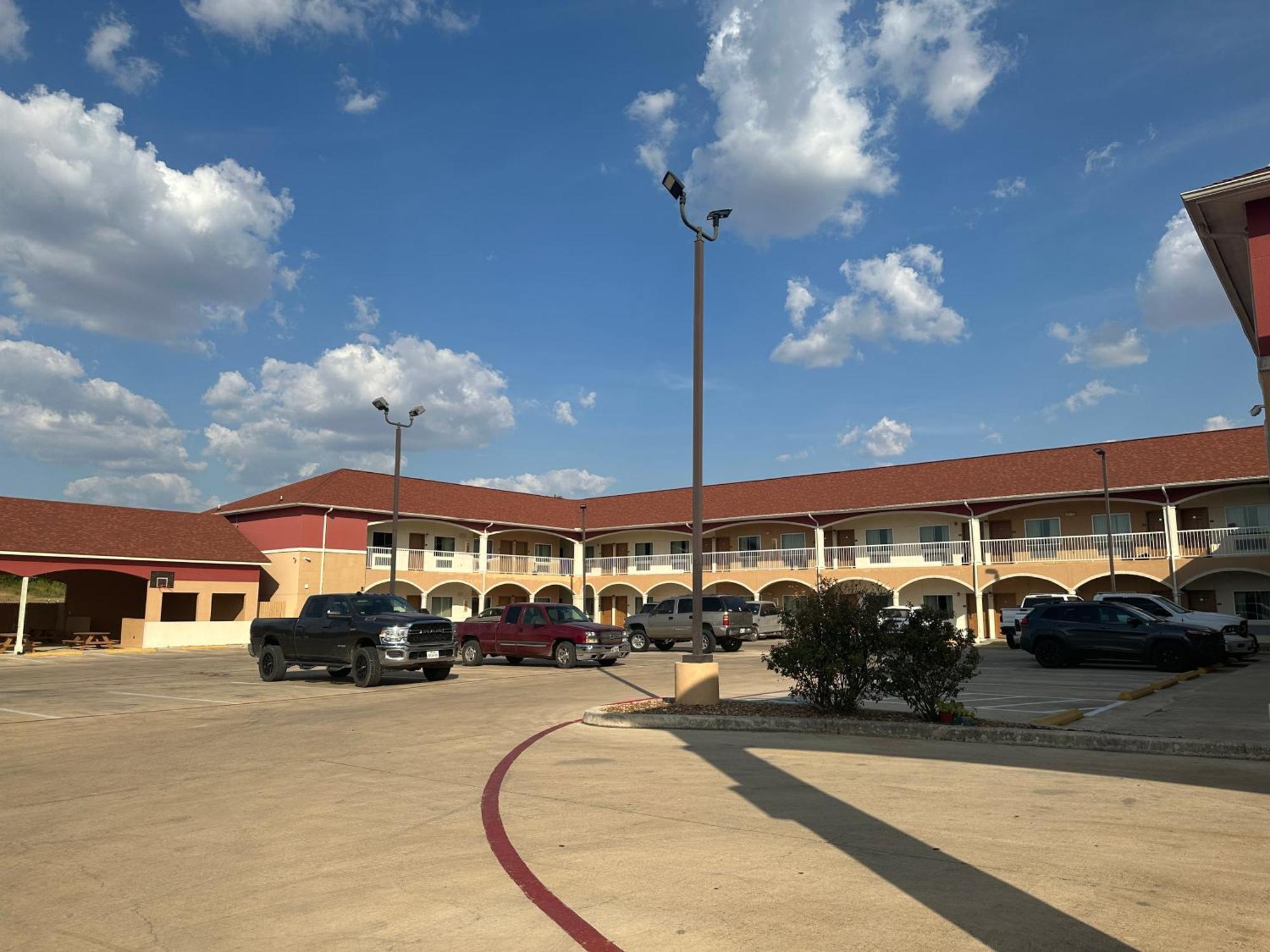 Executive Inn & Suites Floresville Eksteriør billede