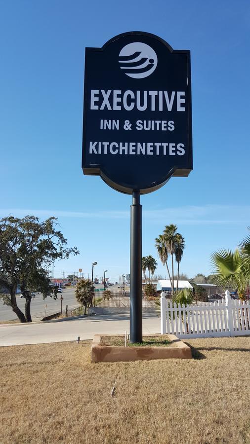 Executive Inn & Suites Floresville Eksteriør billede